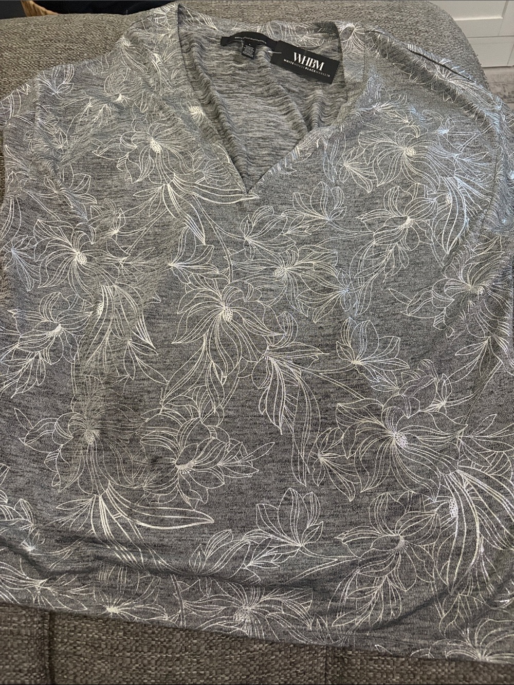 White House black market Grey Floral V-Neck Women's Top 21” p2p 23” length